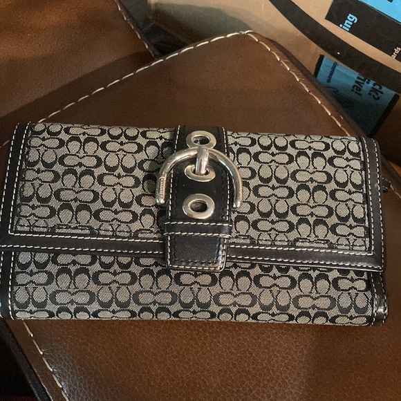 Authentic Coach Monogram Black wallet - Picture 1 of 13
